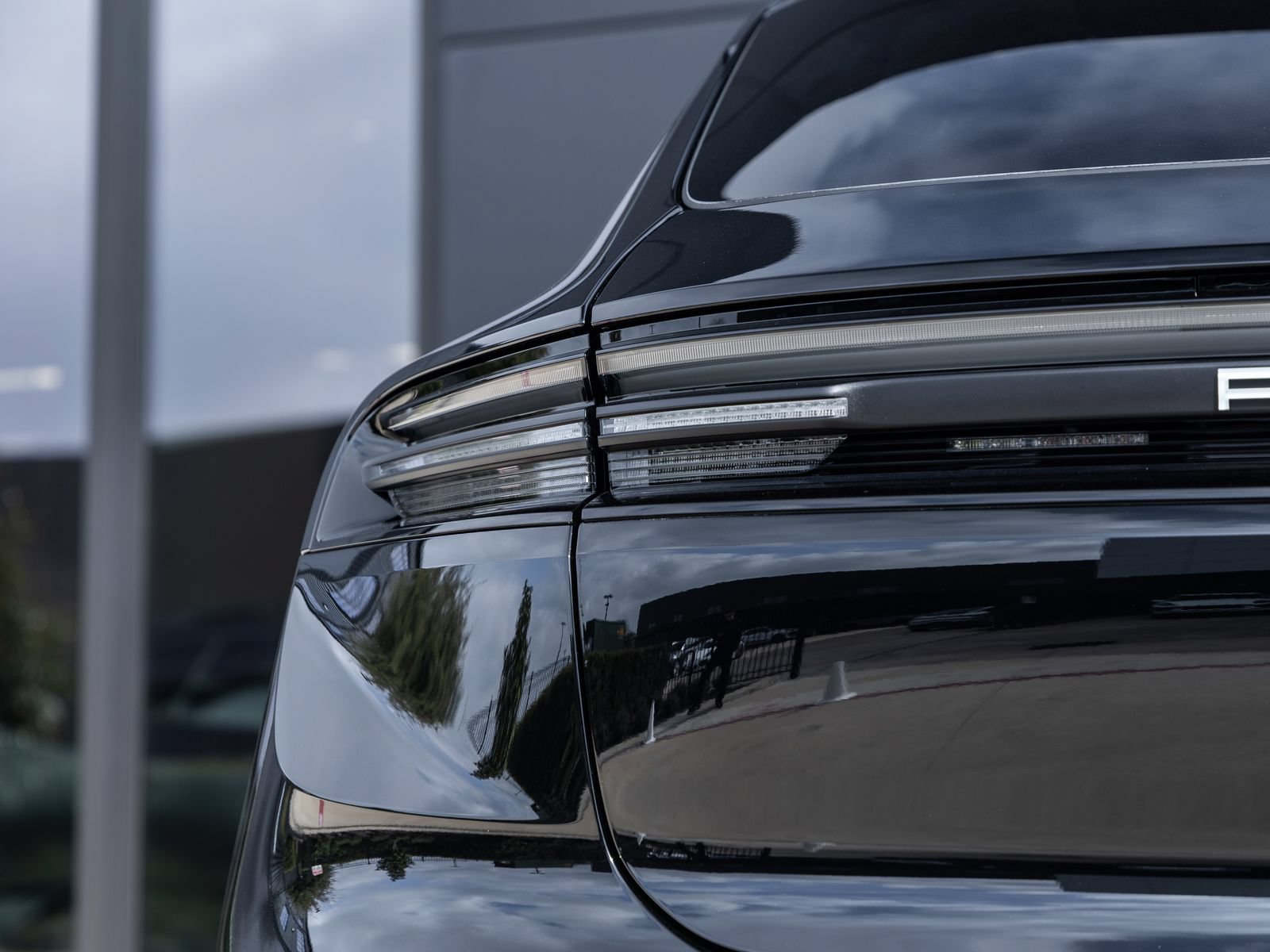 Certified 2025 Porsche Macan Electric RWD image 14