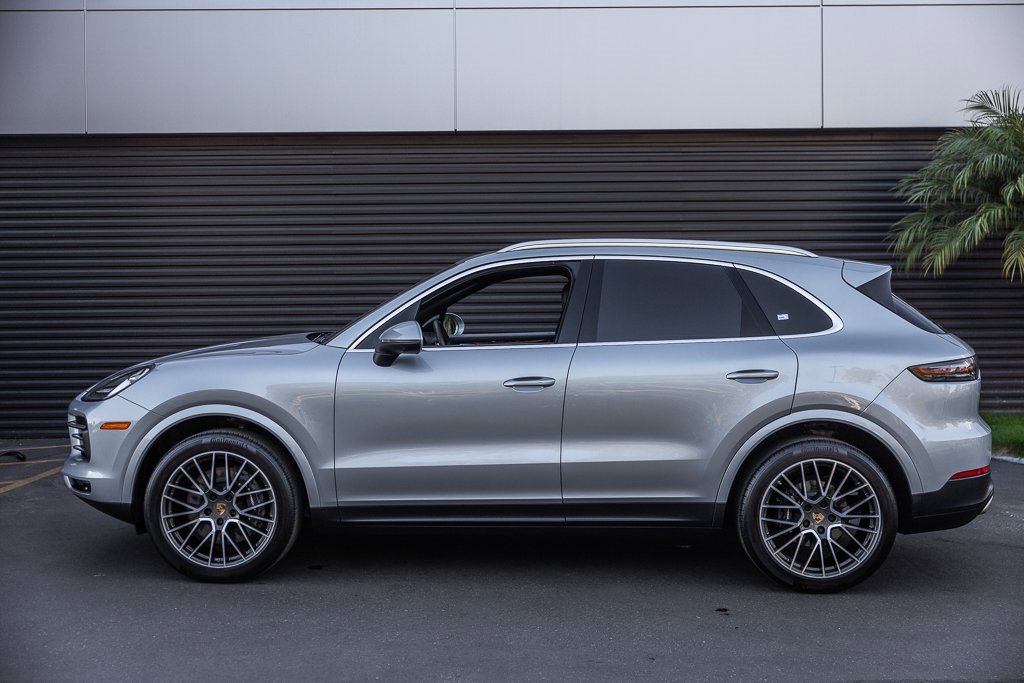 Certified 2023 Porsche Cayenne image 2