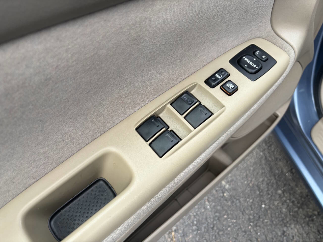 Used 2004 Toyota Camry LE image 8