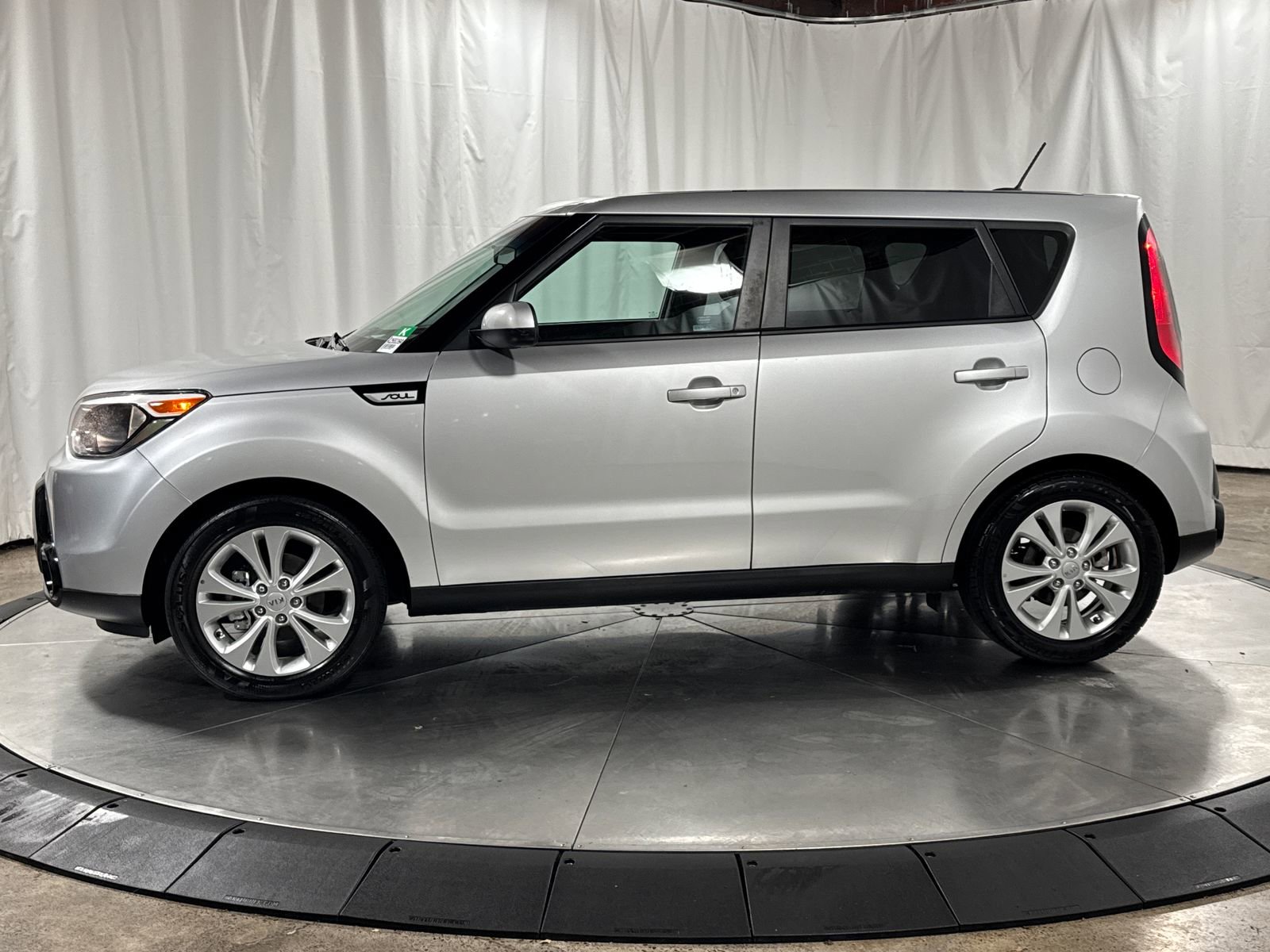 Used 2016 Kia Soul + w/ Audio Package FWD image 6