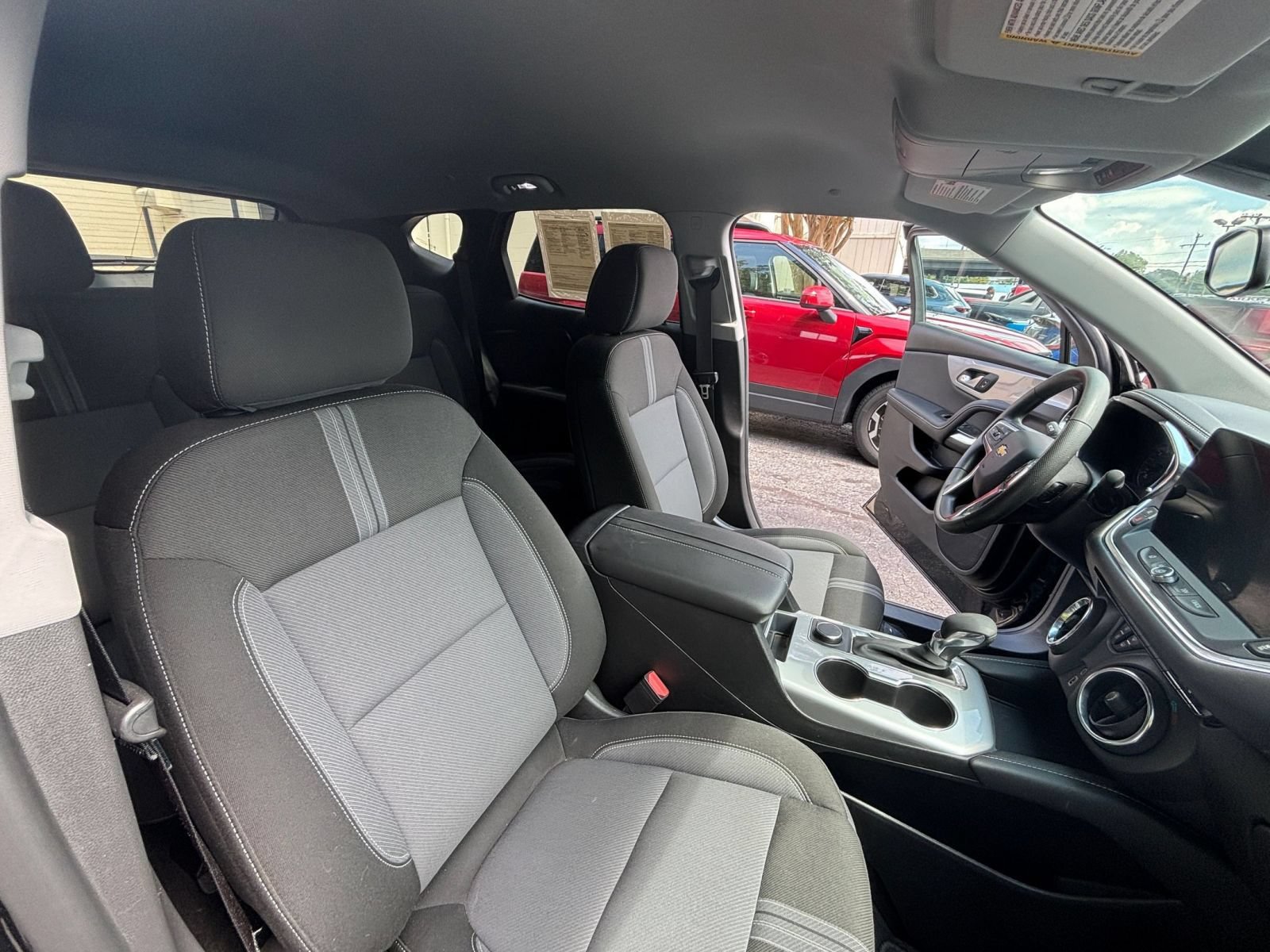 Used 2025 Chevrolet Blazer LT FWD image 30