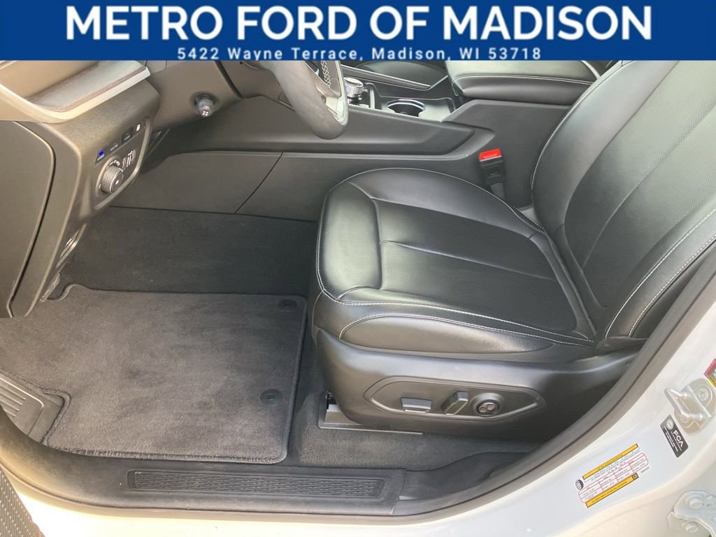 Used 2025 Jeep Grand Cherokee Limited 4xe image 12