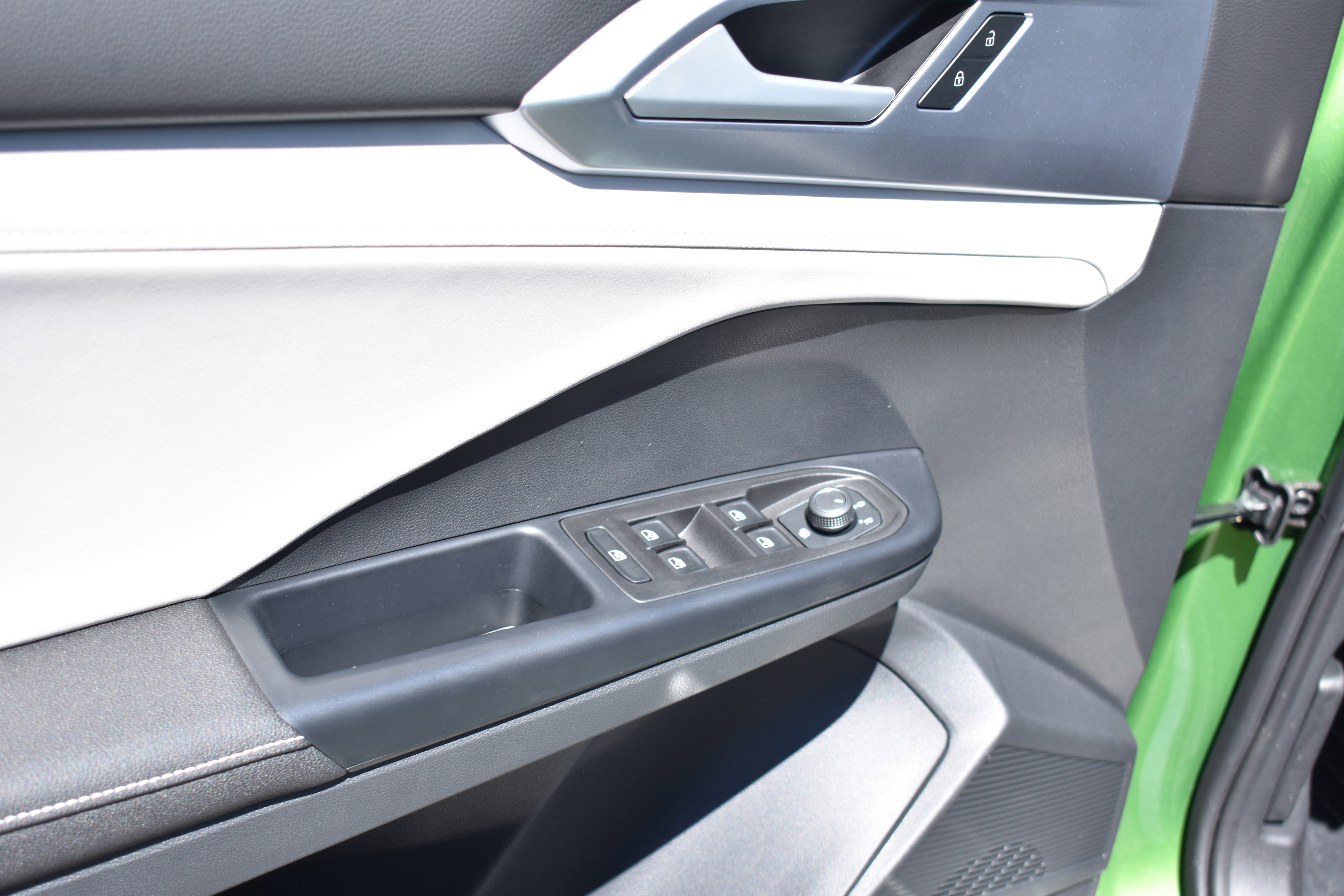 Used 2025 Volkswagen Taos SE image 25