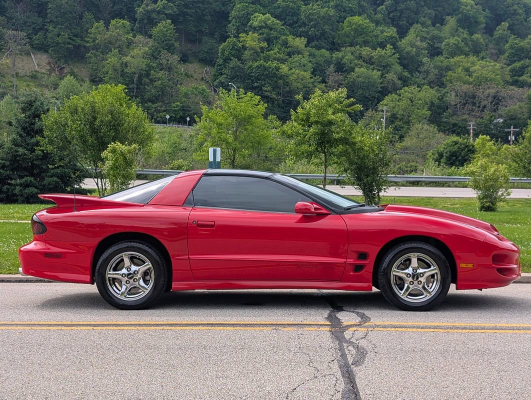 Used 1999 Pontiac Firebird Formula w/ Security Pkg RWD image 6