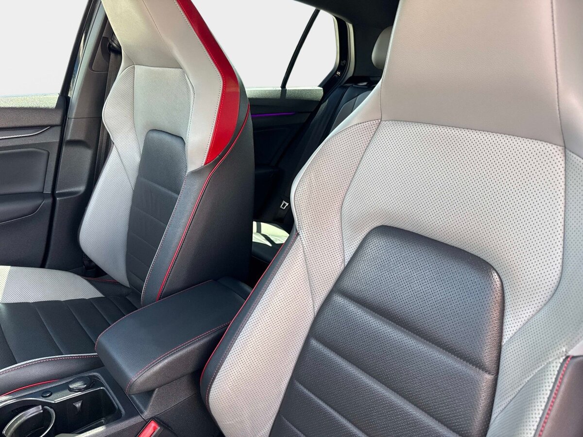 Used 2022 Volkswagen GTI SE FWD image 19