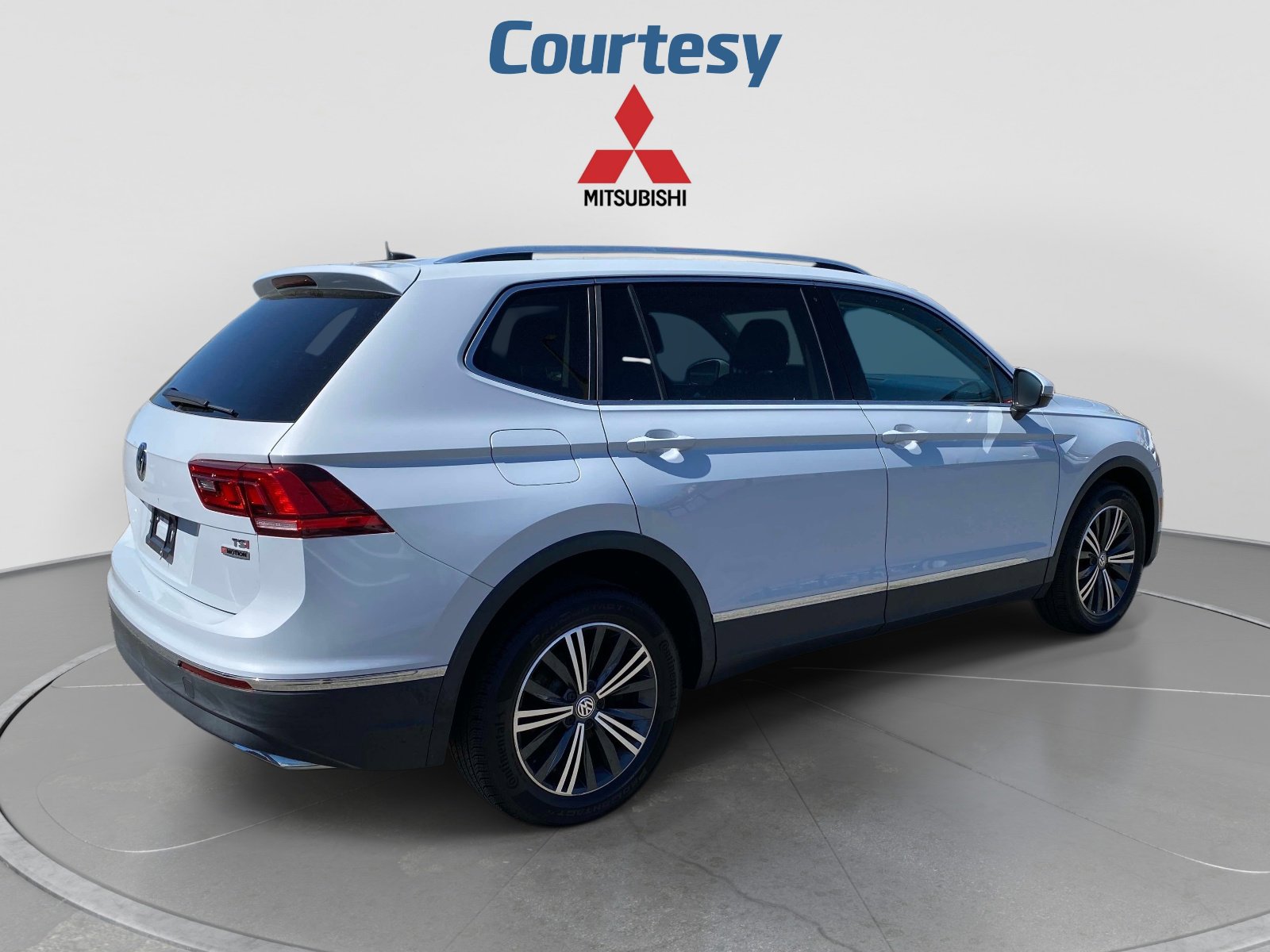 Used 2018 Volkswagen Tiguan SEL AWD/4WD image 8