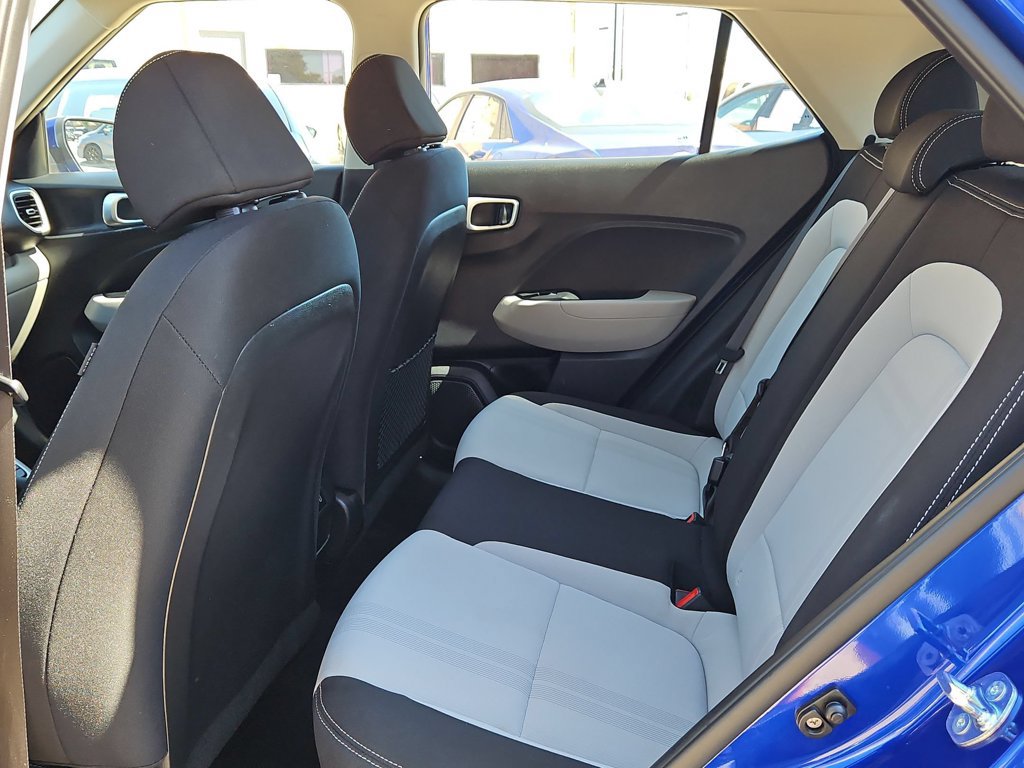 Used 2025 Hyundai Venue SEL FWD image 28