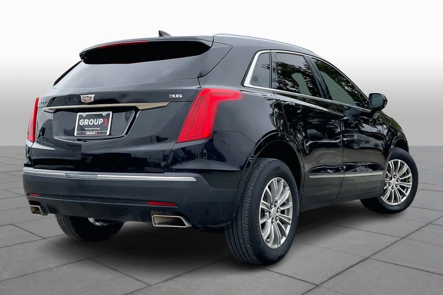 Used 2018 Cadillac XT5 Luxury w/ Driver Awareness Package FWD image 11