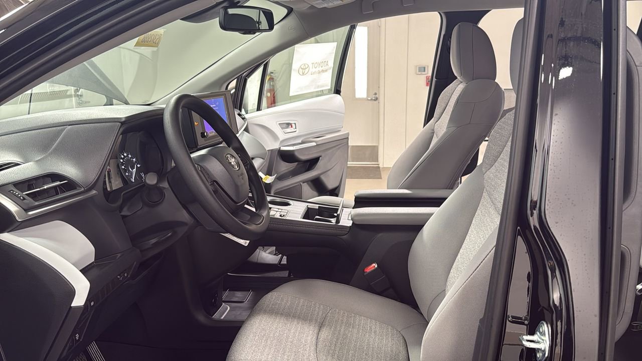 New 2026 Toyota Sienna LE image 12