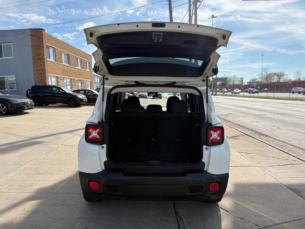 Used 2015 Jeep Renegade Latitude w/ Cold Weather Group II FWD image 19