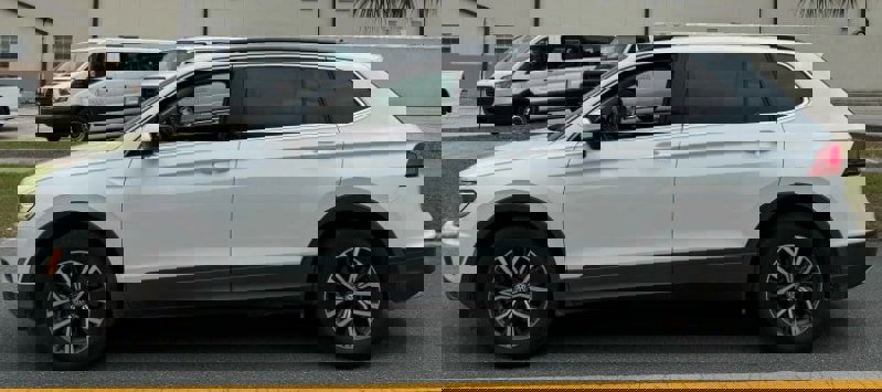 Used 2019 Volkswagen Tiguan SE w/ Panoramic Sunroof Package image 4