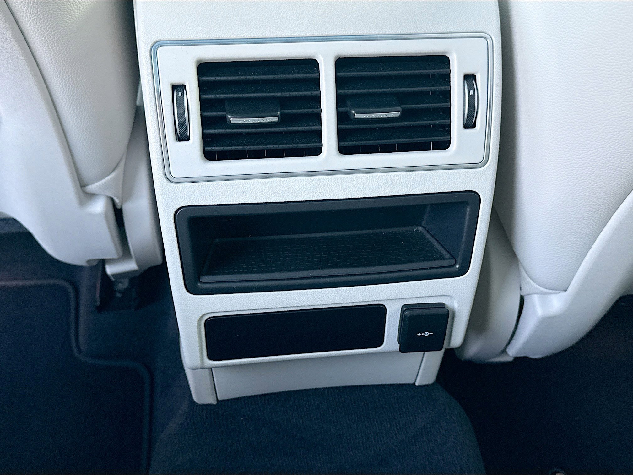 Used 2023 Jaguar F-PACE R-Dynamic S image 20