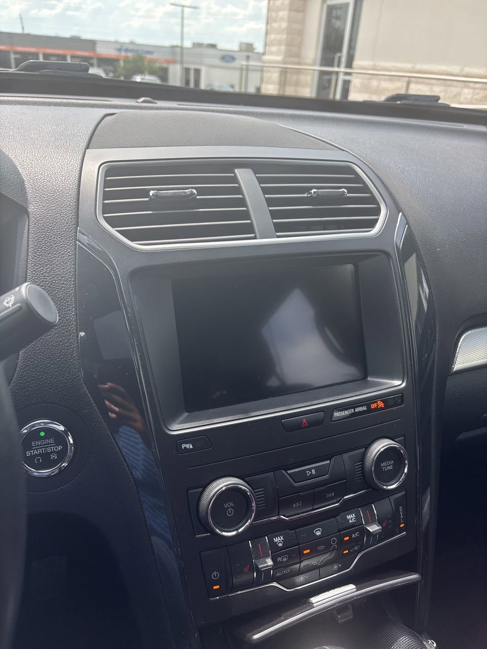Used 2019 Ford Explorer XLT w/ Equipment Group 202A FWD image 14