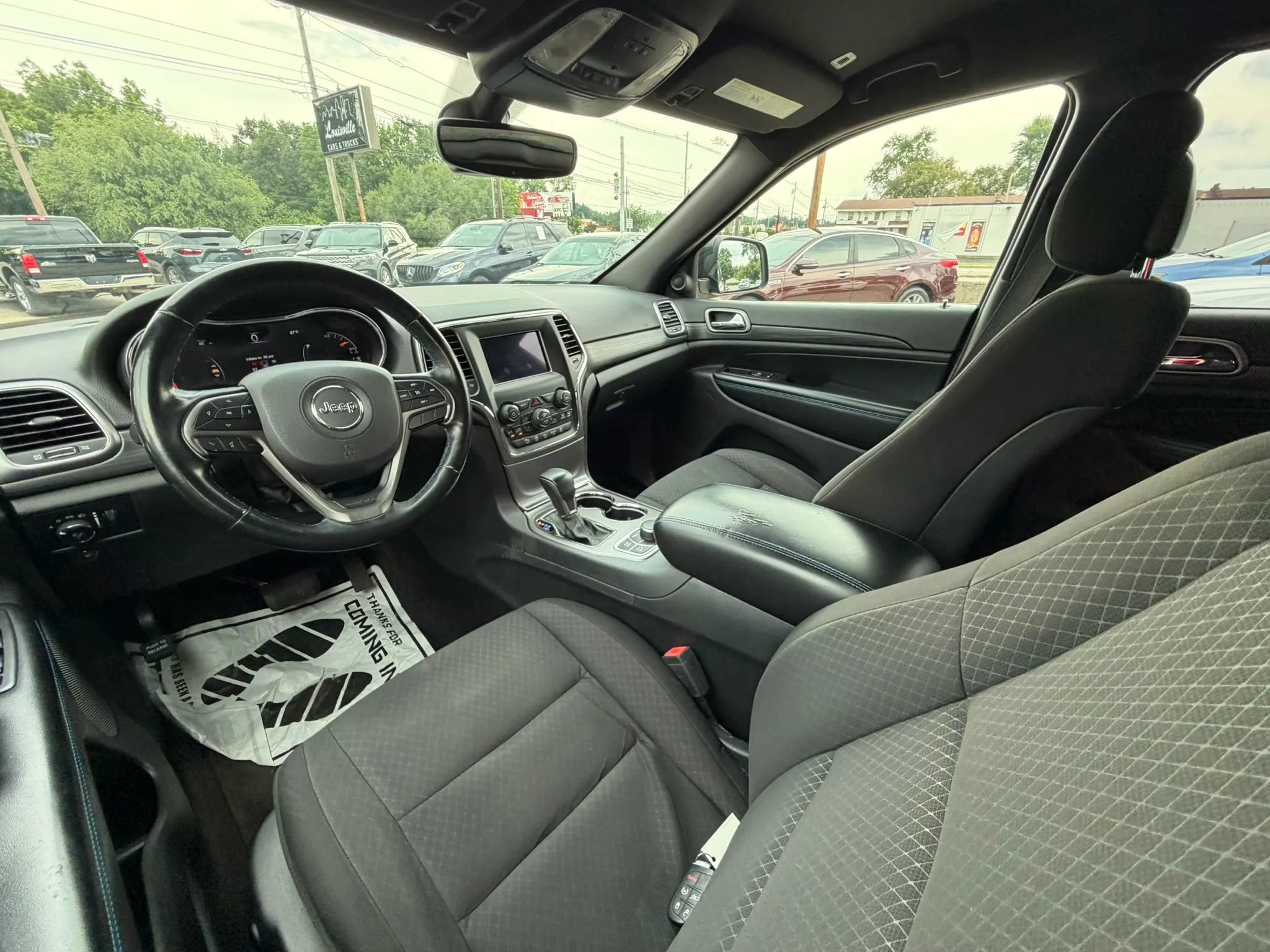 Used 2019 Jeep Grand Cherokee Laredo AWD/4WD image 18