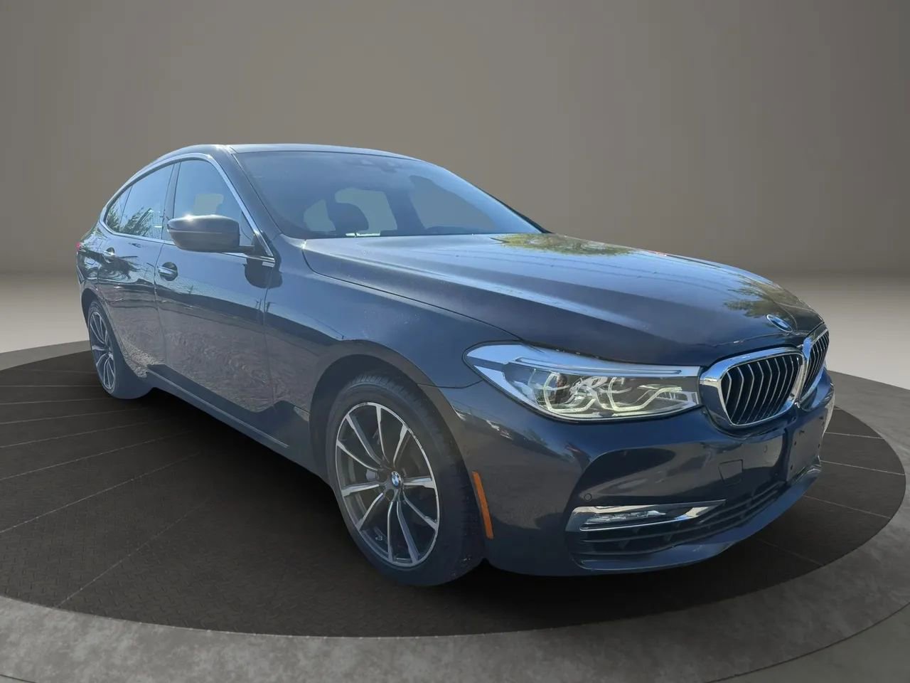 Used 2018 BMW 640i Gran Turismo xDrive w/ Luxury Seating Package AWD/4WD image 3