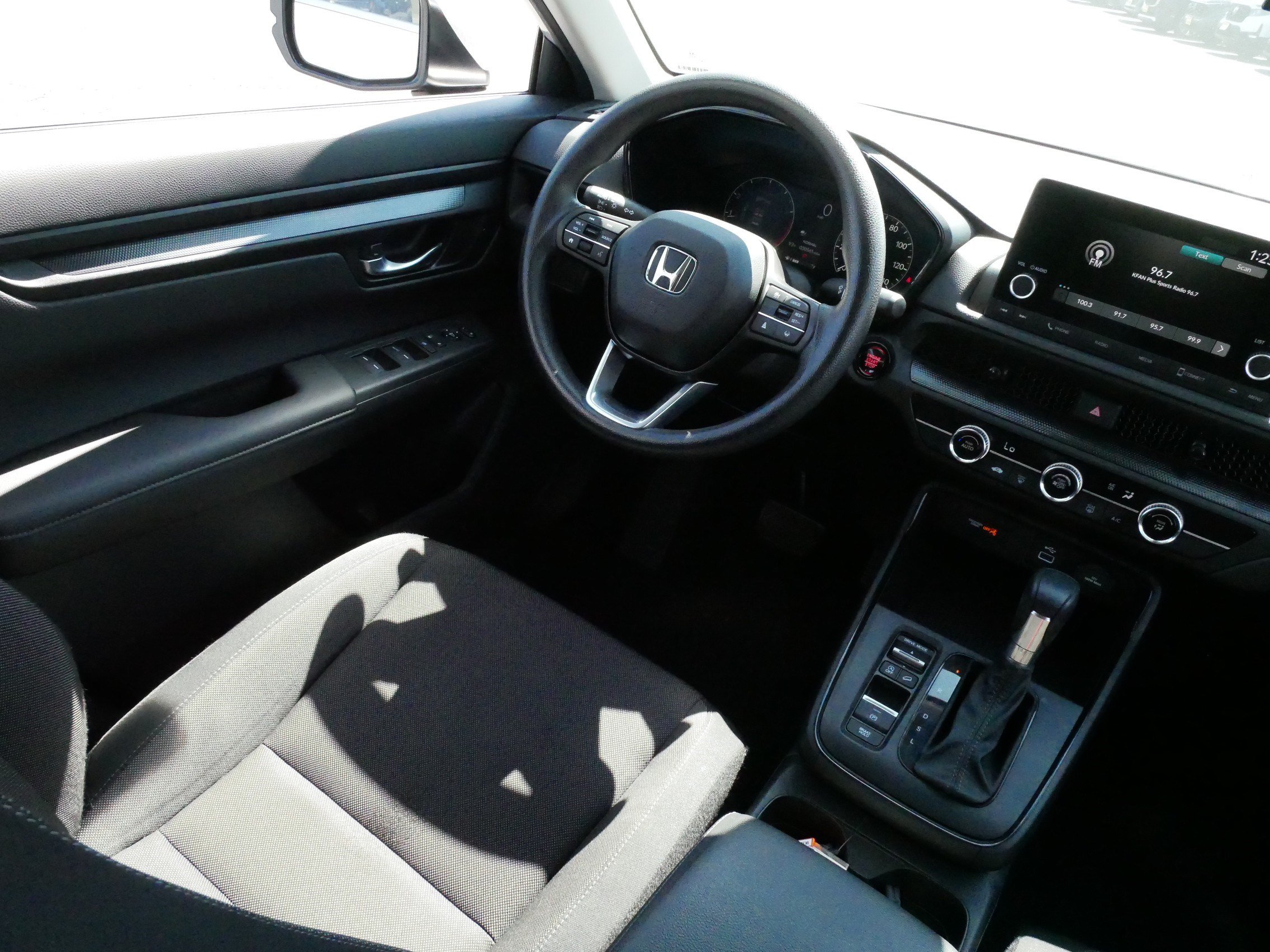Used 2025 Honda CR-V LX image 9
