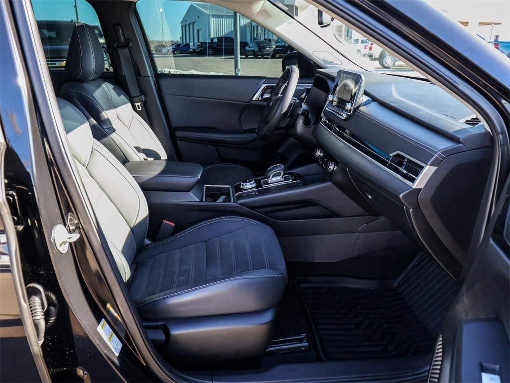 Used 2023 Mitsubishi Outlander SE image 14