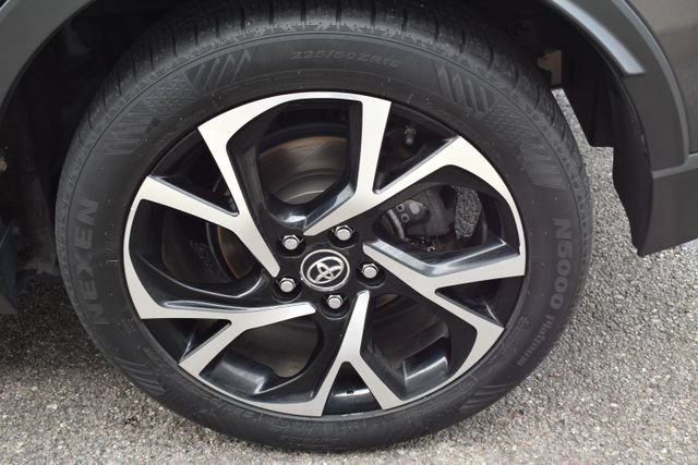 Used 2019 Toyota C-HR XLE FWD image 41