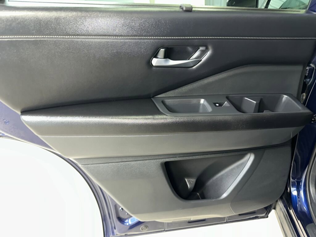Used 2023 Nissan Pathfinder SL image 15