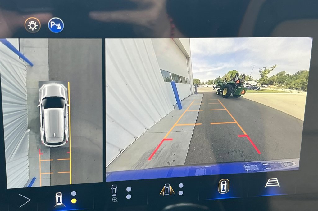 New 2026 Chevrolet Equinox ACTIV w/ Convenience Package III image 17