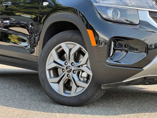 Used 2026 Kia Seltos LX AWD/4WD image 2