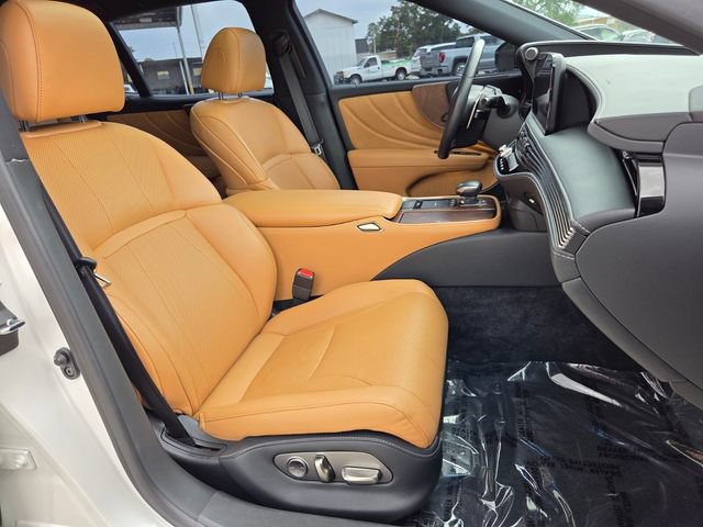 Used 2022 Lexus LS 500 w/ Accessory Package (Z1) RWD image 14