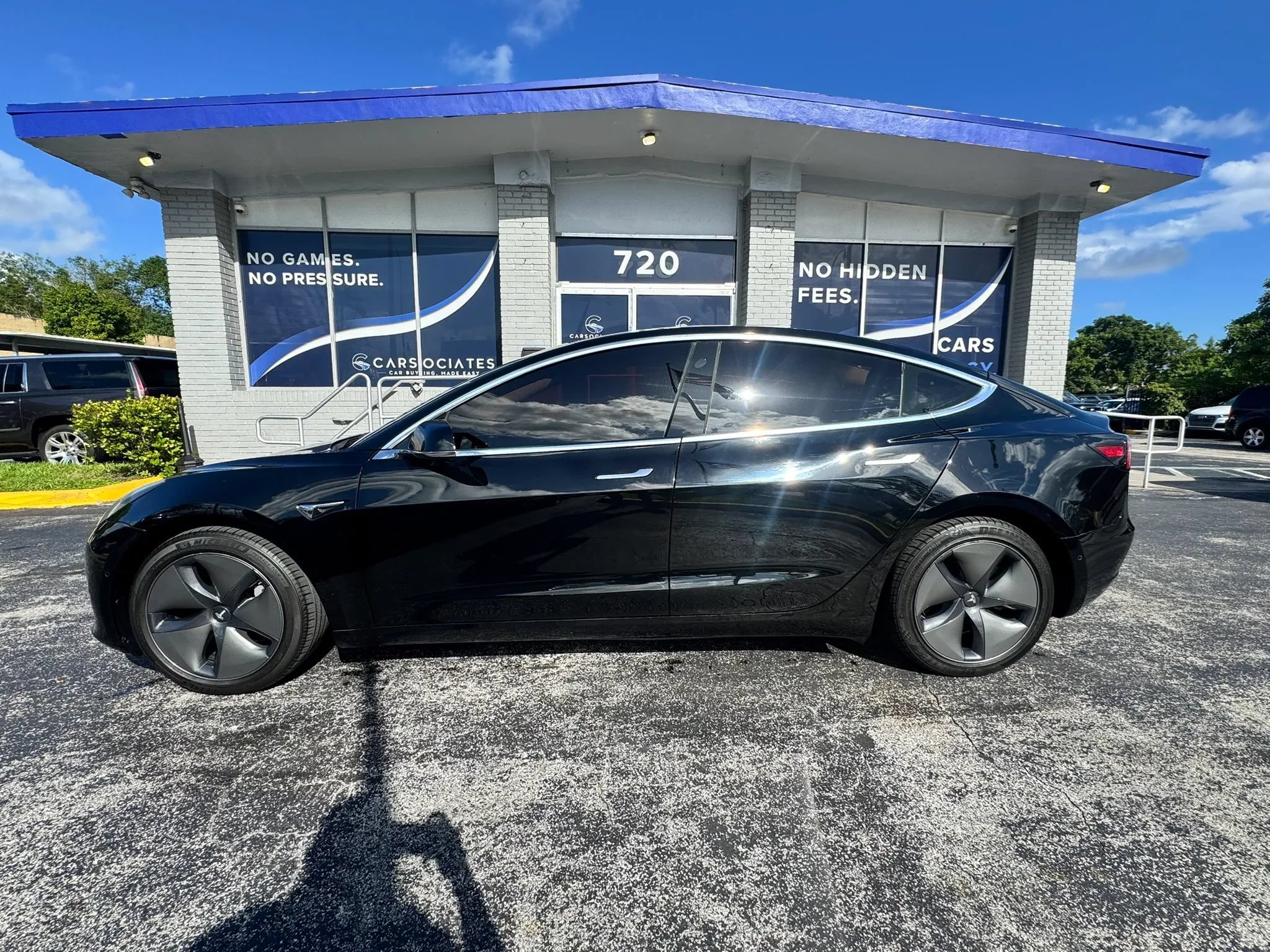 Used 2020 Tesla Model 3 Standard Range RWD image 9
