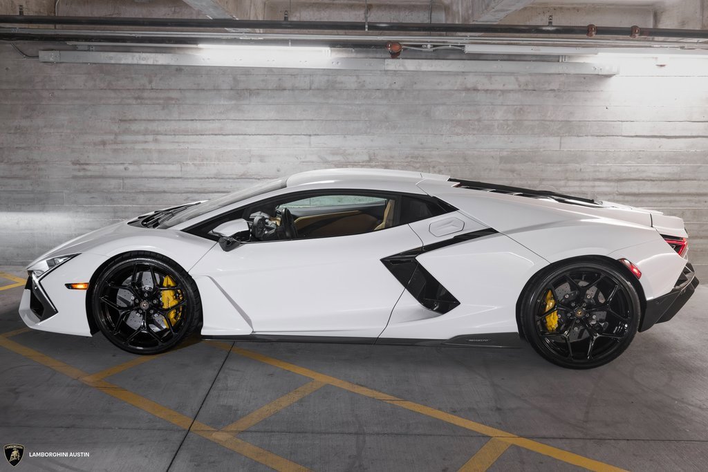 Used 2024 Lamborghini Revuelto image 7