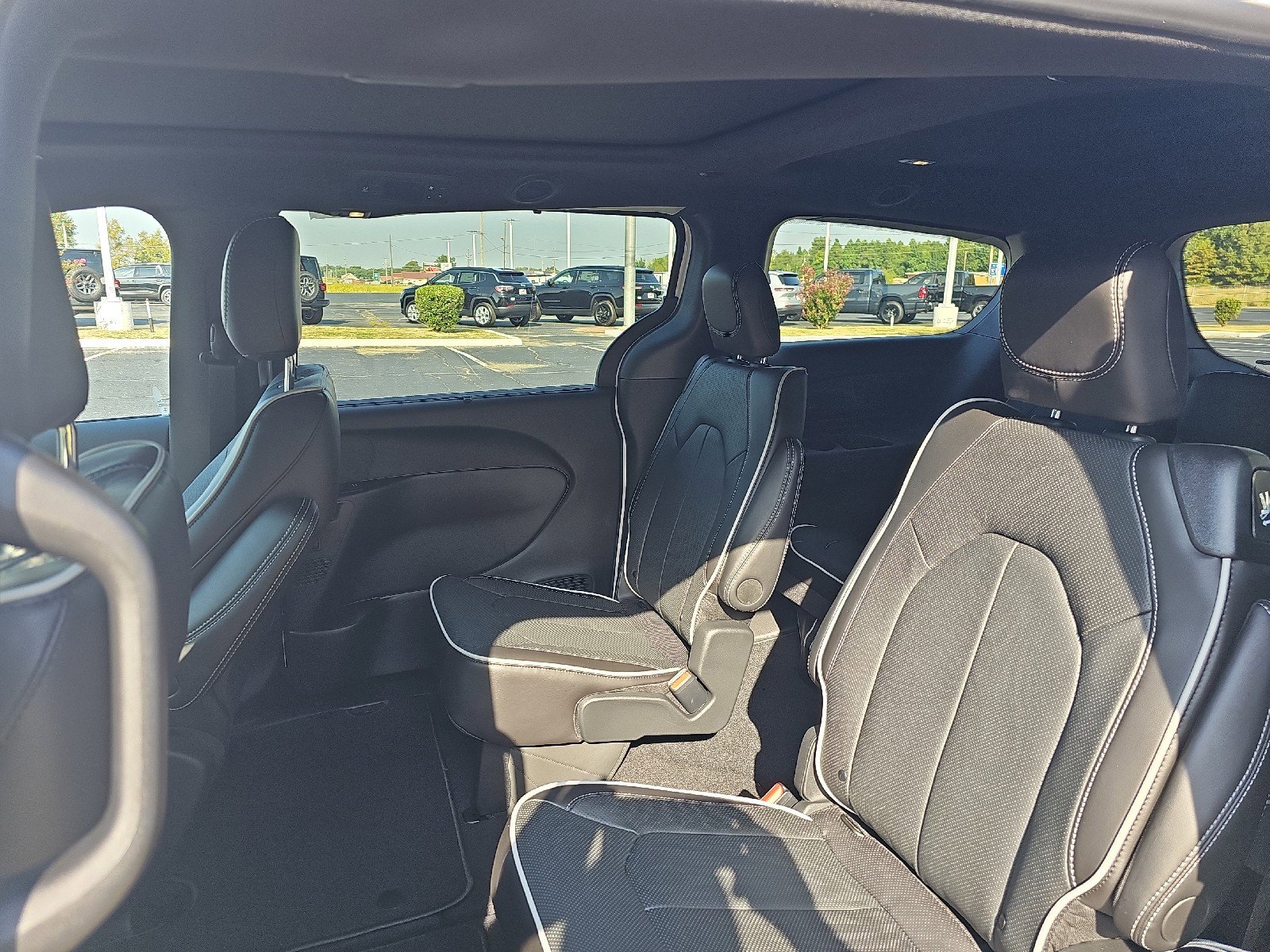 New 2026 Chrysler Pacifica Limited image 9