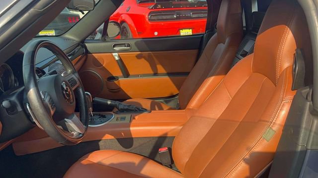 Used 2006 MAZDA MX-5 Miata Grand Touring w/ Premium Pkg RWD image 21