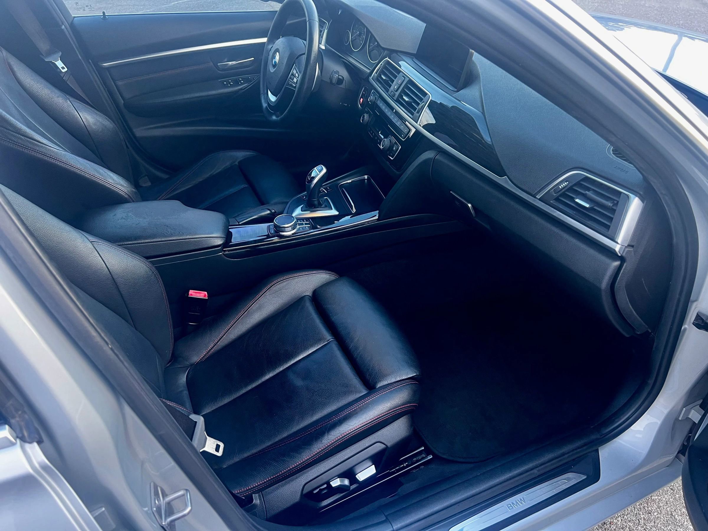 Used 2017 BMW 330i Sedan RWD image 13