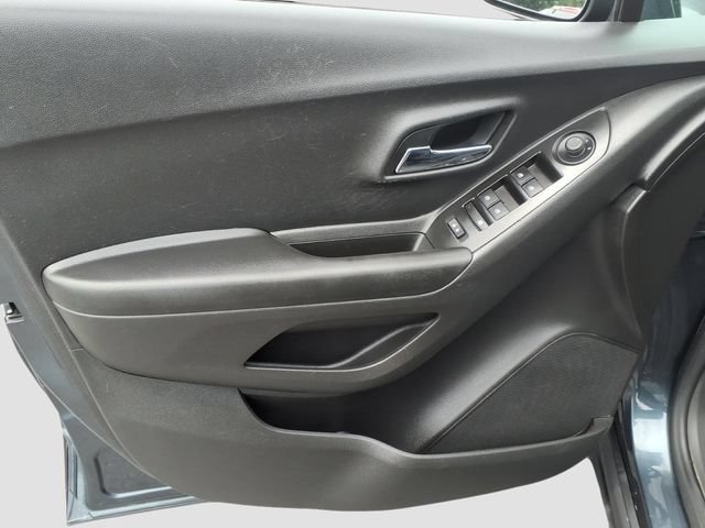 Used 2021 Chevrolet Trax LS w/ Tint and Cruise Package AWD/4WD image 11