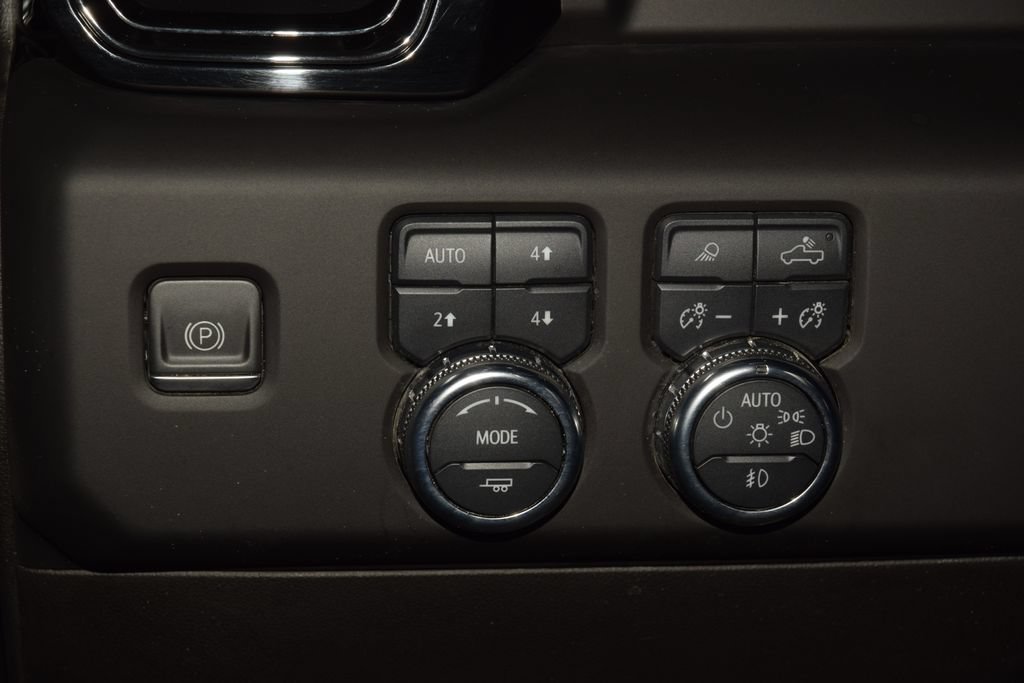 Used 2023 GMC Sierra 1500 AT4 w/ Technology Package AWD/4WD image 32