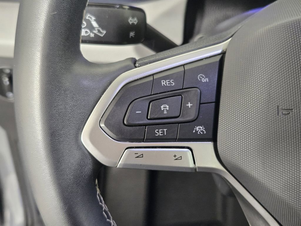 Used 2023 Volkswagen Taos SE w/ Panoramic Sunroof Package FWD image 30