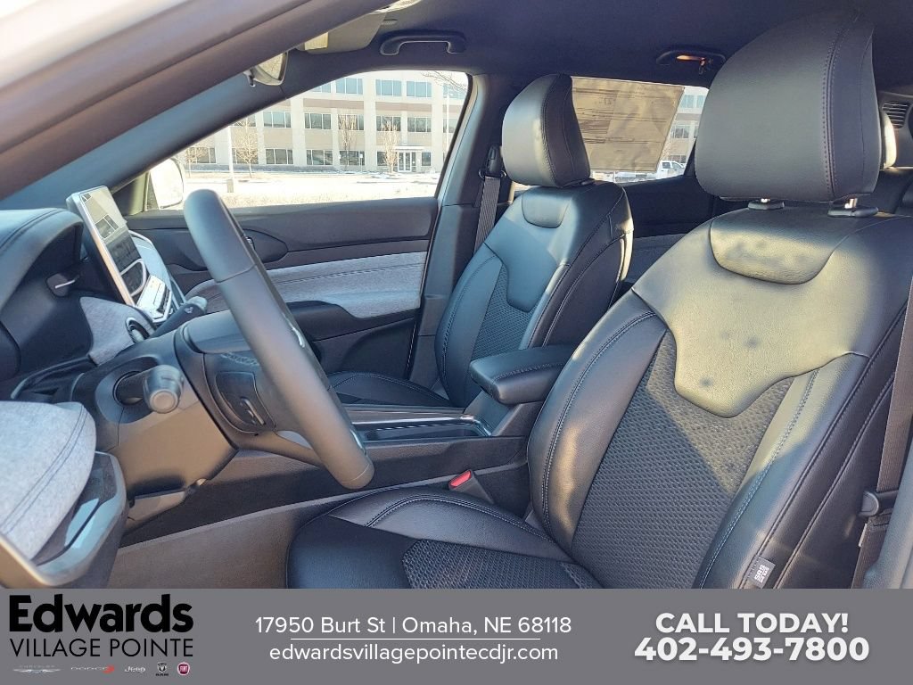 New 2023 Jeep Compass Latitude w/ Mopar Graphics Package AWD/4WD image 13