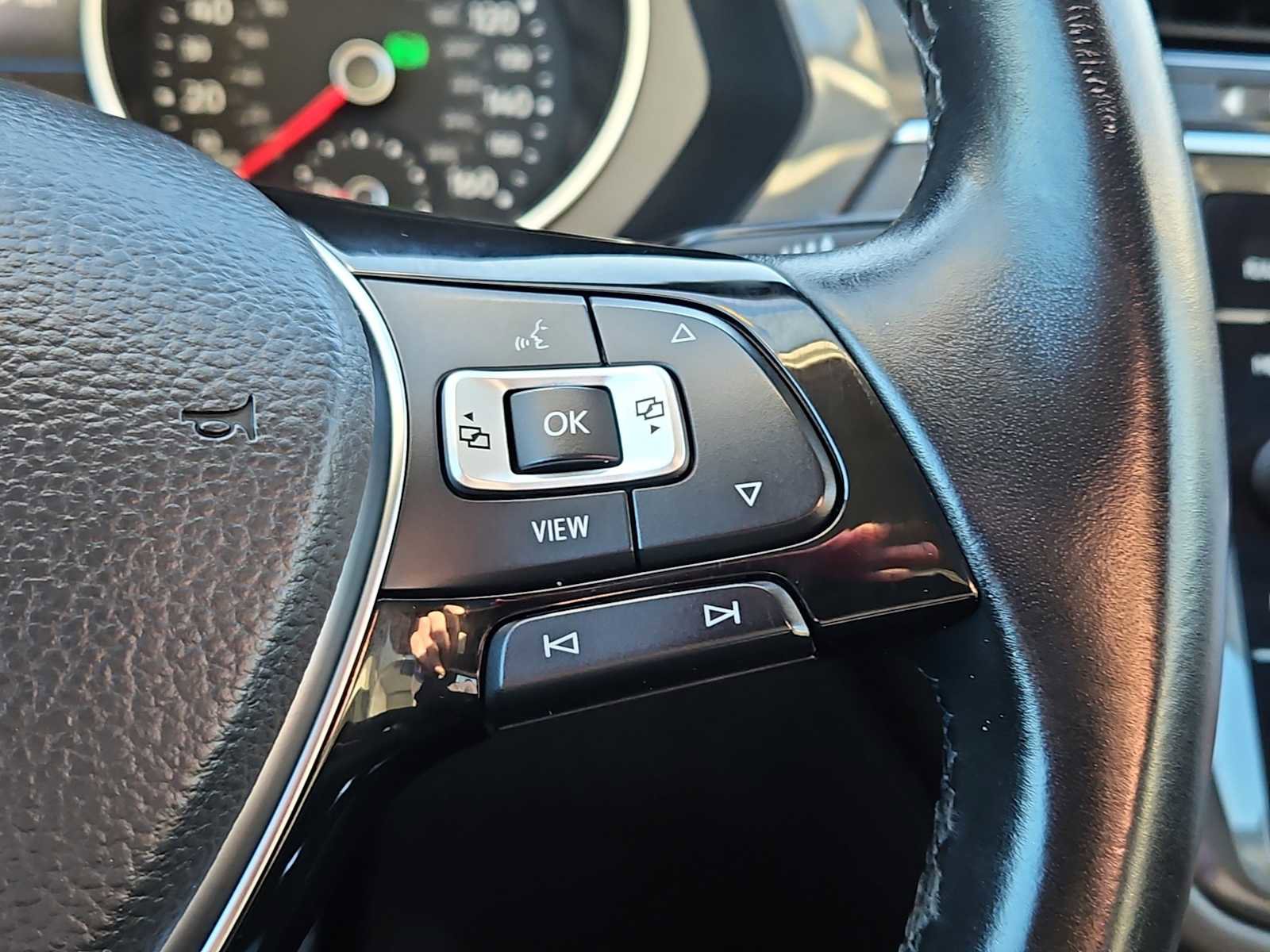 Used 2019 Volkswagen Tiguan SE w/ Panoramic Sunroof Package AWD/4WD image 24