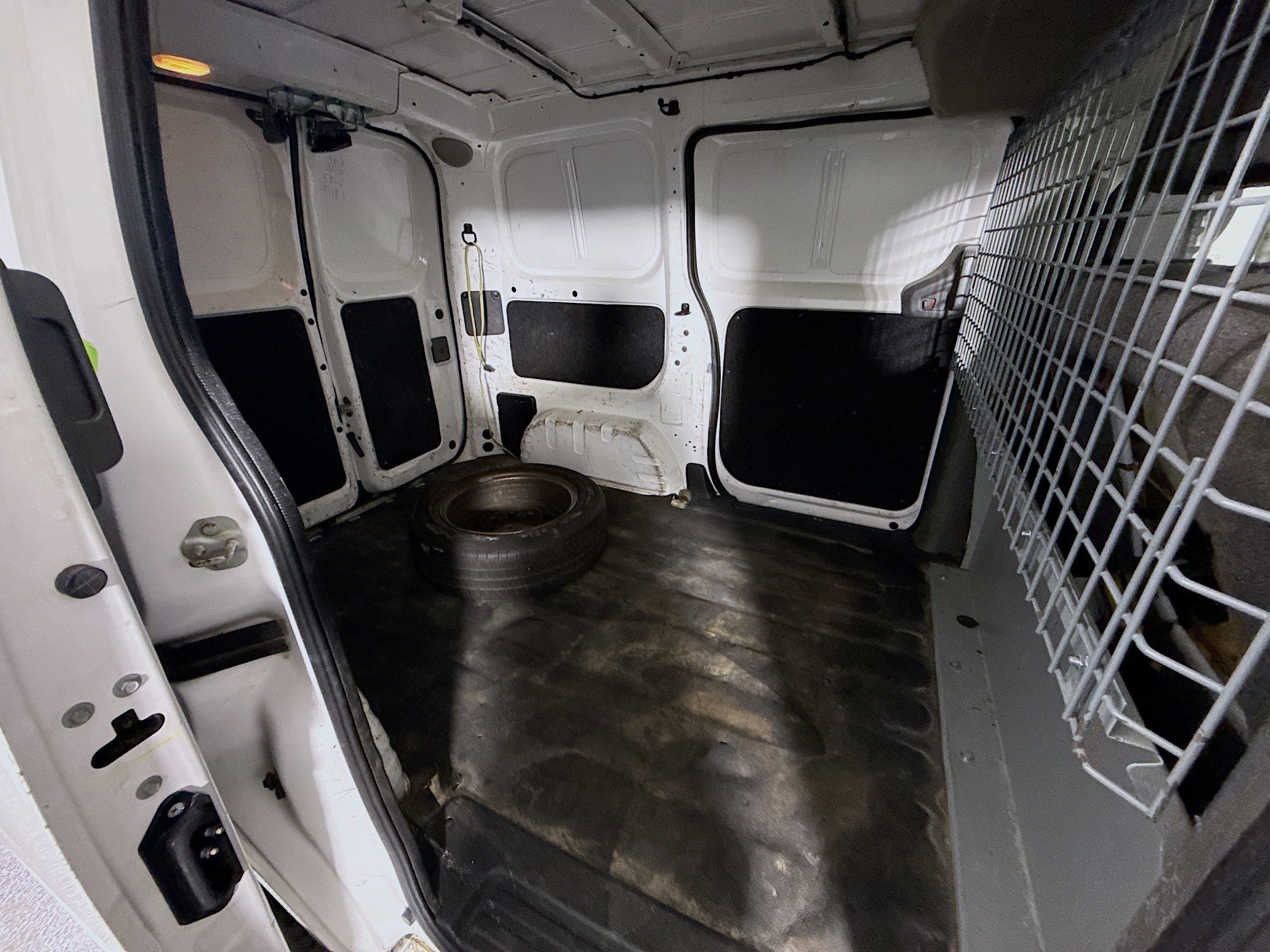 Used 2020 Nissan NV200 S image 24