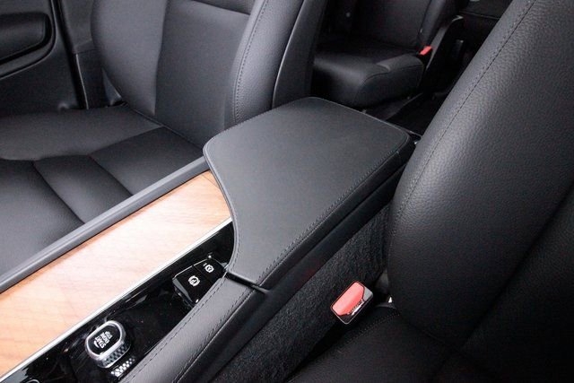 Used 2025 Volvo XC90 B6 Plus w/ Protection Package Premier image 15