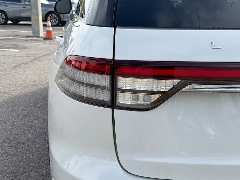 Used 2020 Lincoln Aviator Reserve w/ Elements Package Plus image 13