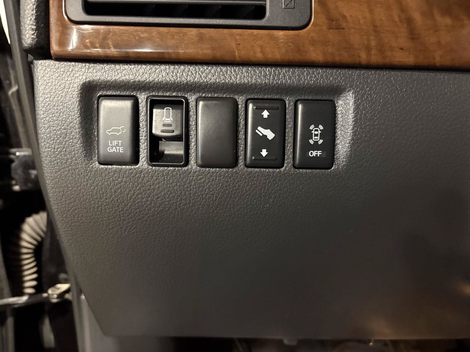 Used 2012 Nissan Armada Platinum AWD/4WD image 19