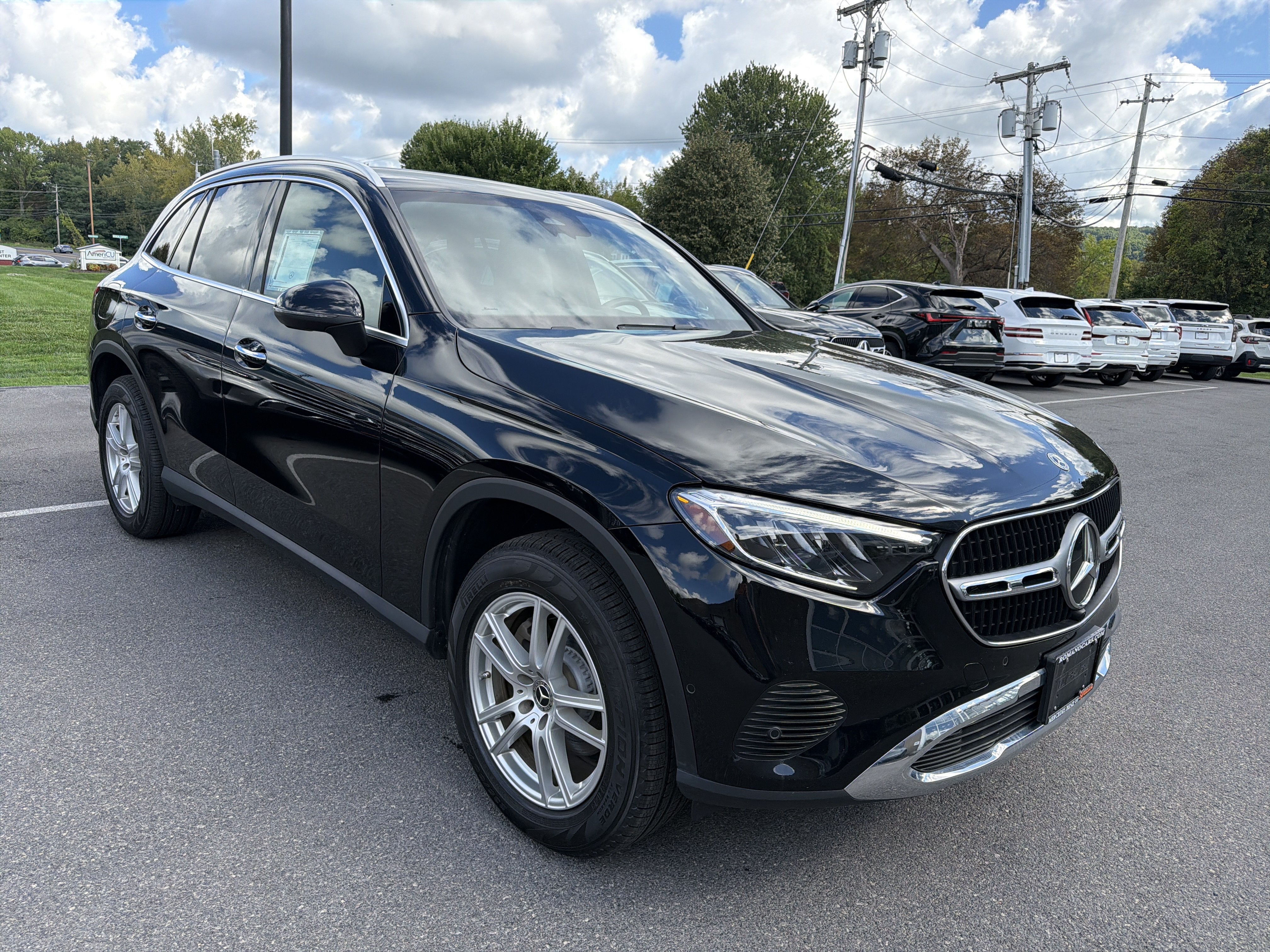 Used 2023 Mercedes-Benz GLC 300 4MATIC image 2