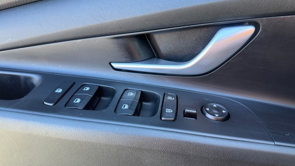 Used 2023 Hyundai Elantra SEL image 13