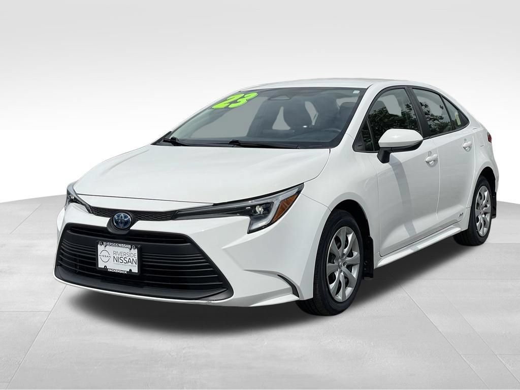 Used 2023 Toyota Corolla LE AWD/4WD image 2