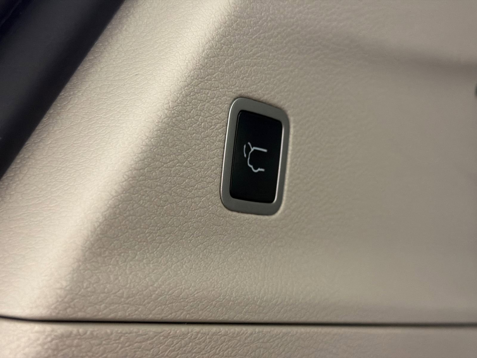 Used 2023 Chrysler Pacifica Touring-L FWD image 9