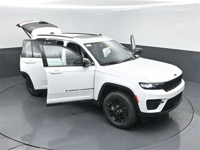 New 2025 Jeep Grand Cherokee Altitude image 46