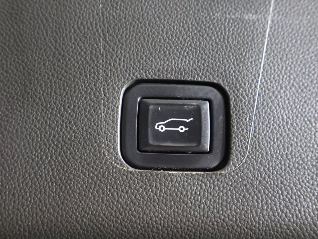Used 2022 Chevrolet Traverse LT w/ LPO, Floor Liner Package image 20