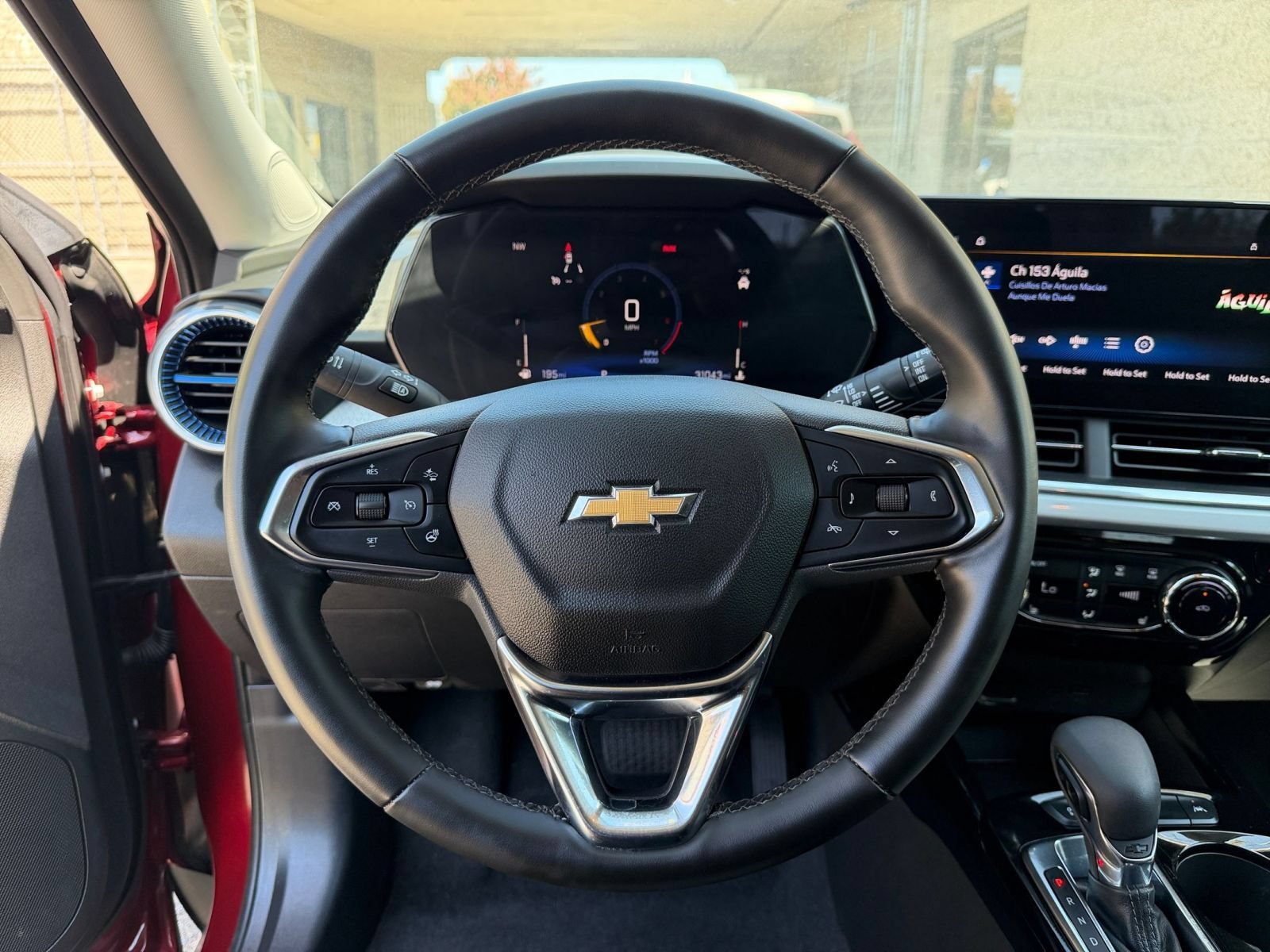 Used 2025 Chevrolet Trax LT w/ LT Convenience Package FWD image 26