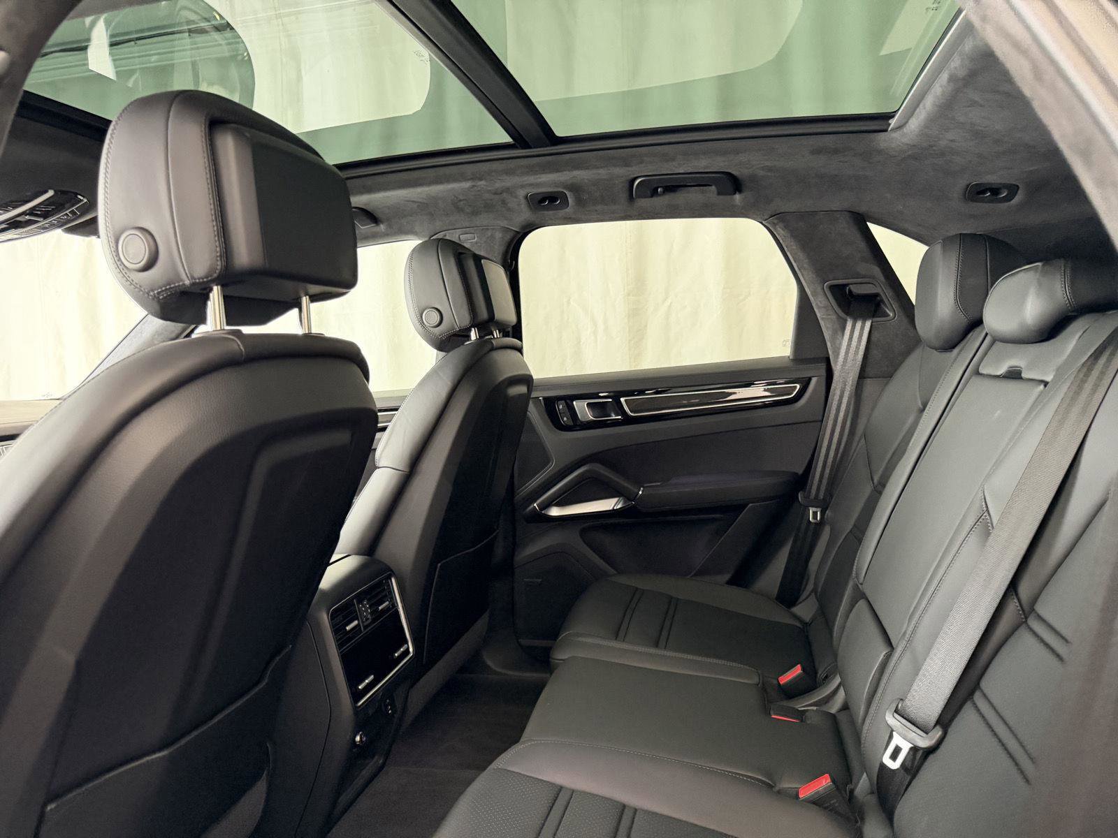 Certified 2023 Porsche Cayenne Turbo image 24