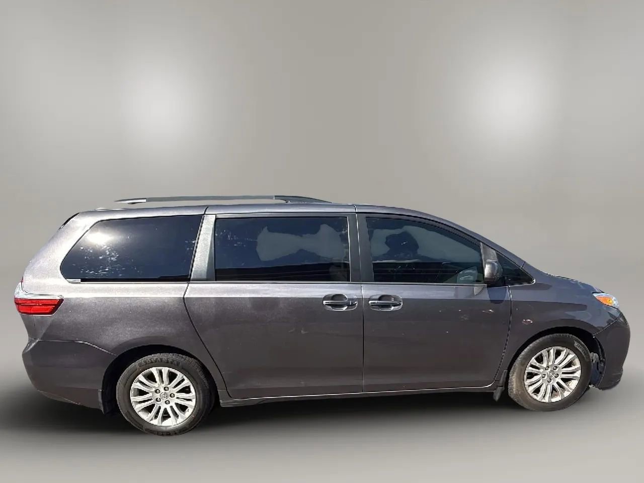 Used 2015 Toyota Sienna XLE w/ XLE Navigation Package FWD image 6