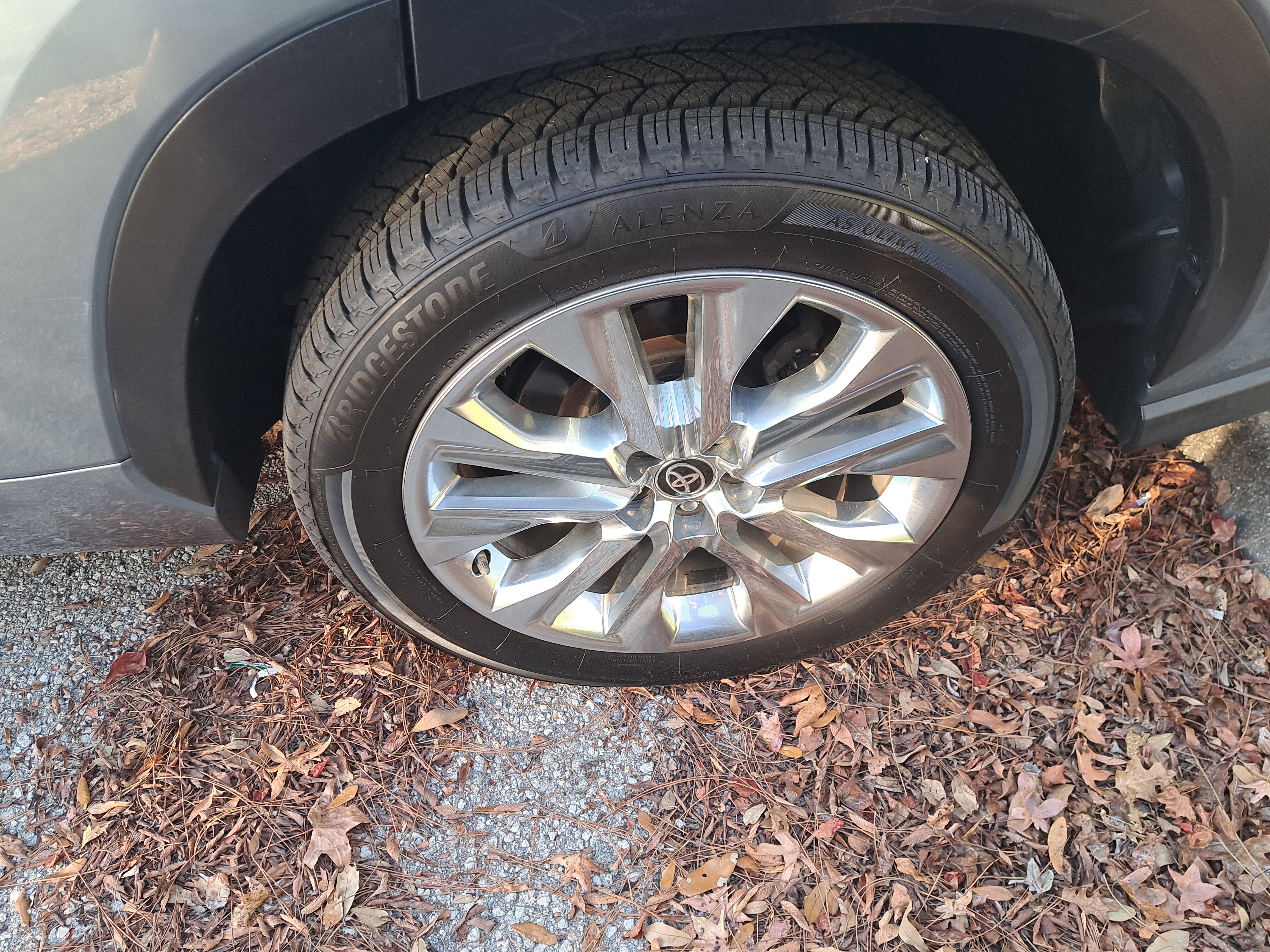 Used 2021 Toyota Highlander Limited image 4